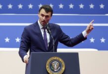 У США стріляли в соратника Трампа Чарлі Кірка, він помер від поранень