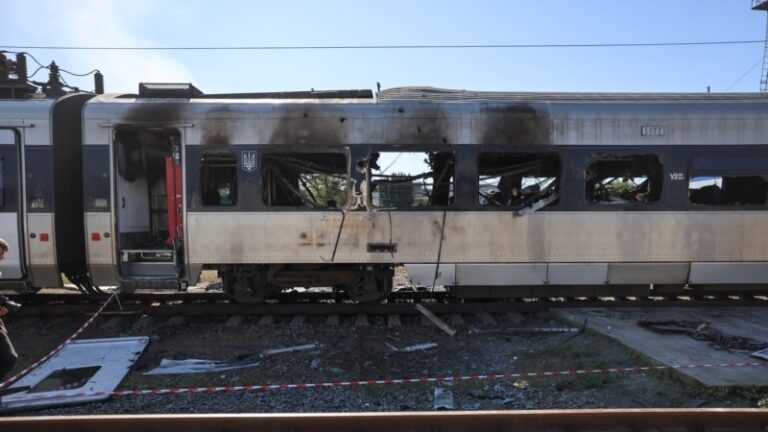 Війська РФ дронами намагалися вивести з ладу підстанції, які живлять залізничну мережу – Кулеба