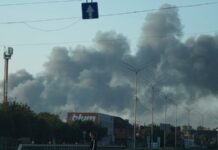 У Києві через атаку дронів є жертви, горіла будівля уряду