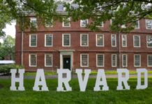 Суд у США визнав незаконним рішення Білого дому про блокування грантів Гарварду
