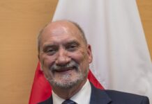 У Польщі судитимуть ексміністра оборони, що розслідував Смоленську катастрофу