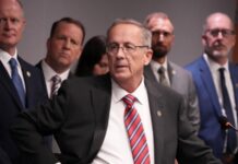 У США прокурор офіційно звинуватив Тайлера Робінсона у вбивстві Чарлі Кірка