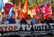 Сотні тисяч людей у Франції протестували проти економічної політики уряду