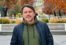 Сергій Притула замилував рідкісними фото з доньками в особливий для родини день