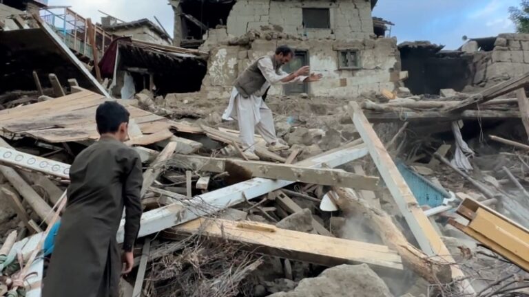 Кількість жертв землетрусу в Афганістані майже подвоїлася, рятувальні роботи тривають