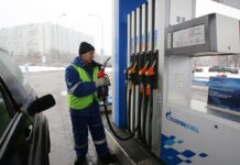 Паливна криза на території Росії загострюється після ударів українських дронів, – Reuters