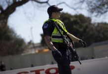 У США чоловік розстріляв копів під час арешту: є жертви та поранені