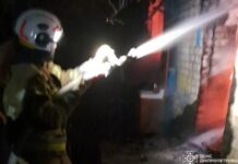 У Нікопольському районі вночі зайнявся житловий будинок