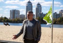В Києві на Оболонському острові підняли Green Flag: реакція Кличка
