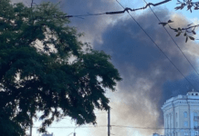 У Дніпрі вирує масштабна пожежа: стовп диму видно зі всіх районів міста, є зміни в русі транспорту