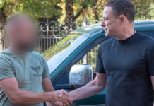 Мер Кам’янського передав пікап для військовослужбовця 25-ї окремої Січеславської бригади