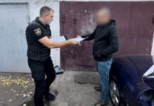 У Кам’янському поліцейські затримали учасників злочинної групи, які налагодили збут психотропних речовин та організували мережу шахрайських кол-центрів