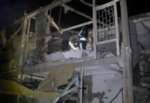 Пошкоджені багатоповерхівки та 10 приміщень: кадри наслідків удару по Запоріжжю