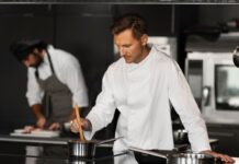 Треба п’ять кухарів, працює два. Експерт пояснила кадрову кризу в ресторанній галузі