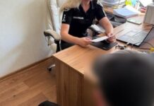 Слідчі Дніпра повідомили про підозру двом чоловікам за отримання наркотиків шахрайським шляхом