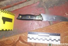 Вдарив ножем сина: поліцейські Криворізького району затримали підозрюваного