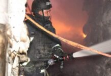 Ворог вдарив по підприємству у Дніпрі: виникли пожежі