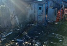 У Синельниківському районі ворог влучив у приватний будинок: постраждав чоловік