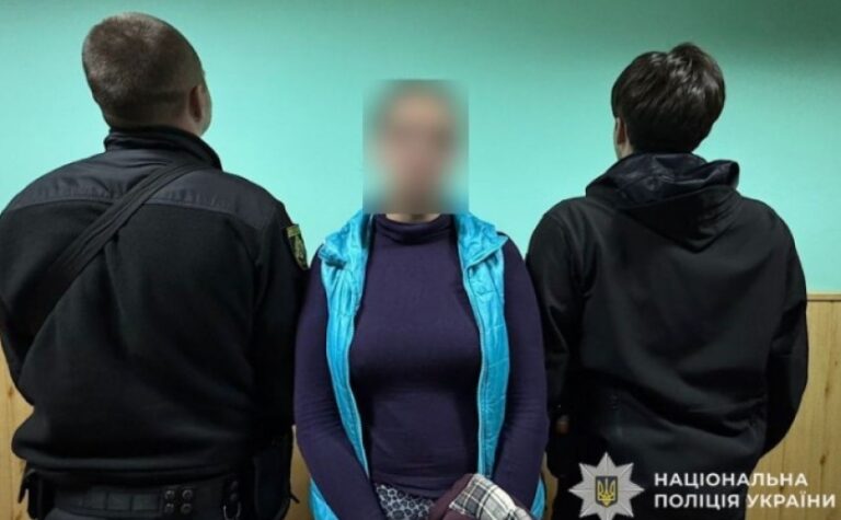 У Дніпрі поліцейські затримали жінку, підозрювану у нанесенні тяжких тілесних ушкоджень 22-річному містянину