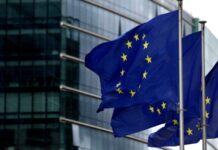 Євросоюз продовжив санкції через «гібридні загрози» Росії: в списку Медведчук і Марчевський