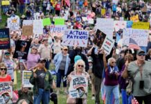 «Ні королям»: у США відбулись масові протести проти політики Дональда Трампа