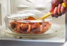 Користь чи шкода: вчені розкрили правду про розігрівання їжі у мікрохвильовці