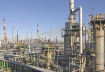 У Росії повідомляють про удар по НПЗ у Ленінградській області