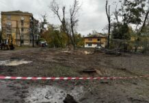 Як виглядає Дніпровський район Києва після балістичного удару РФ: репортаж РБК-Україна