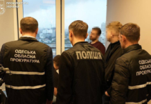 Уродженець Дніпропетровщини організував роботу інвестиційного call-центру, що ошукував громадян Казахстану