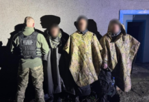«Плащі-невидимки» не допомогли: на Буковині затримали групу чоловіків, які намагалися втекти з країни