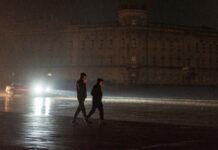 Міненерго: Росія протягом ночі атакує енергетику. У 2 областях почалися аварійні знеструмлення