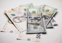 НБУ підвищує курс долара другий день поспіль