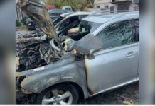 На вулиці Червоної Рути у Дніпрі згоріли BMW та Lexus: подробиці