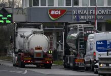 В Угорщині горить нафтопереробний завод, пожежу локалізували