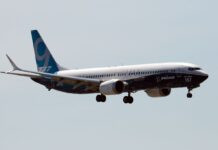 Катастрофа в аеропорту Гонконгу: літак із Дубая зірвався у море одразу після посадки