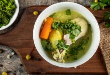 Додайте цей інгредієнт в курячий суп і він стане неперевершеним