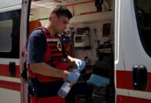 Війська РФ дроном атакували цивільне авто у Херсоні: є поранені, серед них – діти