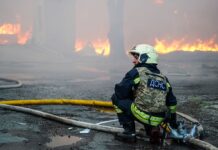 Росіяни завдали 9 ударів по Запоріжжю, горять висотка та приватні будинки (фото, відео)