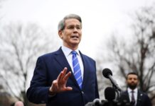 Бессент: США готові запровадити мита для Китаю через закупівлю російської нафти, але Європа має долучитися