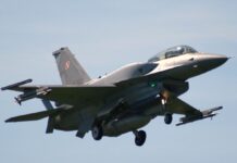 Польща підняла авіацію через масований обстріл України