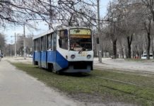 У Кам’янському через відключення електроенергії тимчасово не курсують 2 трамваї: ще 2 змінили маршрут