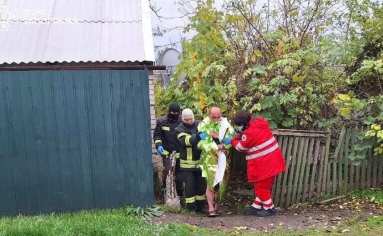 У Запоріжжі надзвичайники врятували чоловіка, який впав у колодязь