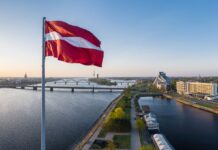 Не склали іспити на державну мову: Латвія висилає майже 850 росіян