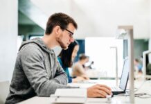 Чоловіки 25+ менше йдуть в магістратуру та аспірантуру? У МОН поділились статистикою вступу