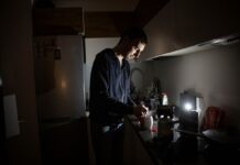 Частина Сумської області залишилася без світла через удари росіян