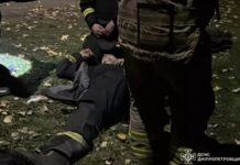 У Синельниківському районі загинув рятувальник, ще одного поранено внаслідок російського повторного ракетного удару