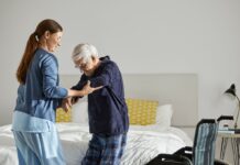 Довготривалий медсестринський догляд: кому послуга доступна безкоштовно і як отримати