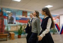 Логарифмічна лінійка і чорнило: як Росія вчить дітей за стандартами воєнних років