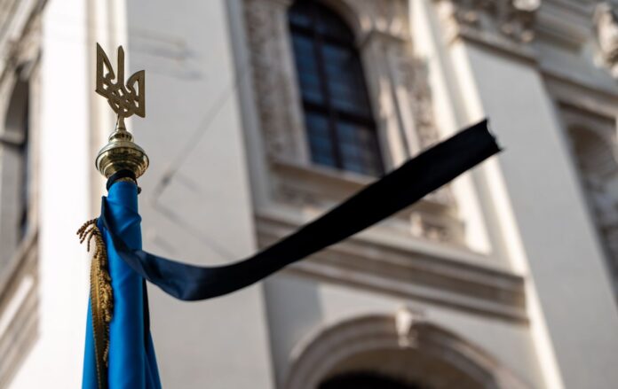 _ukrayini_traur_chorna_strichka_zhaloba__gettyimages_2060409575_34c1bd24e6ecaab8db2a0e1d82d00b44_1300x820