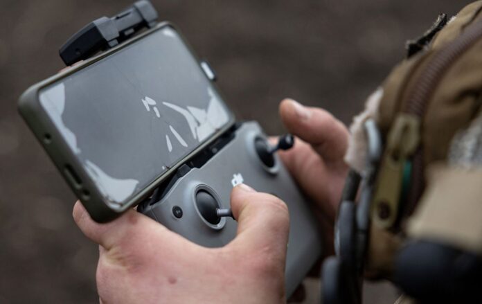 _vii__skovii___keruvannya_dronom_bezpilotnik_gettyimages_1245884819_791f41f702b42337a10869833d089c87_1300x820